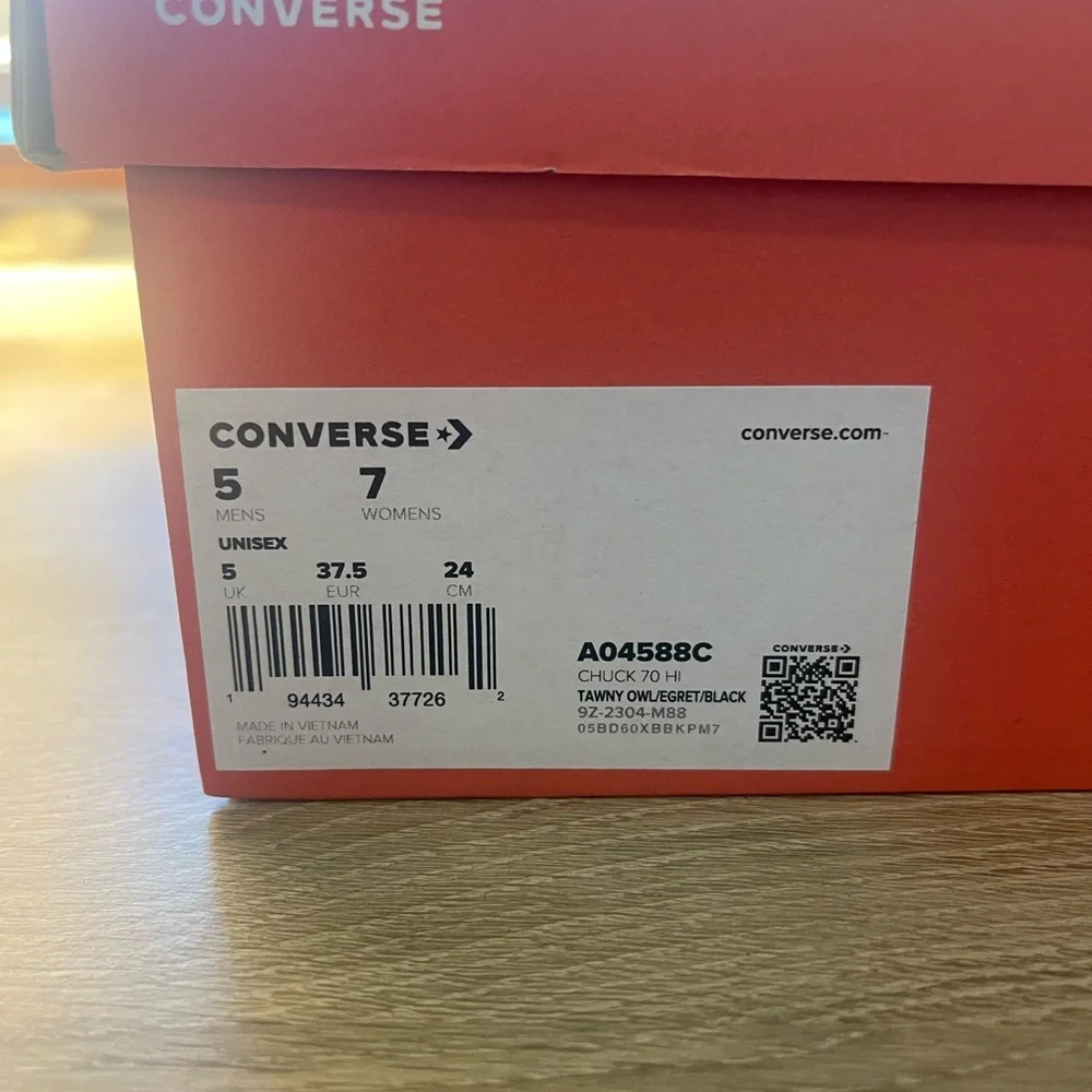 Converse Orange High-Top Sneakers with Iconic Design - Picture 5 of 6